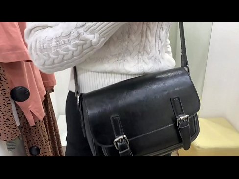 ❤️ Veřejná masturbace mladé feny FeralBerry s dildem ve fitku ❤️❌ Sex video u nás ☑