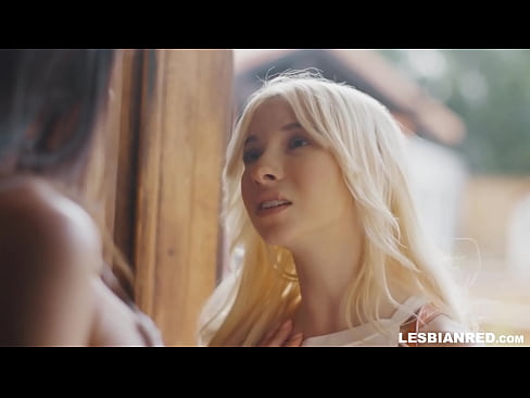 ❤️ Dívka se po několika měsících vrátí domů a skončí u lízání kundy své nevlastní matky ❤️❌ Sex video u nás ☑