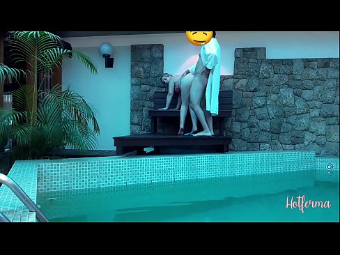 ❤️ Šéf pozve služebnou k bazénu, ale neodolala žhavému ❤️❌ Sex video u nás ☑